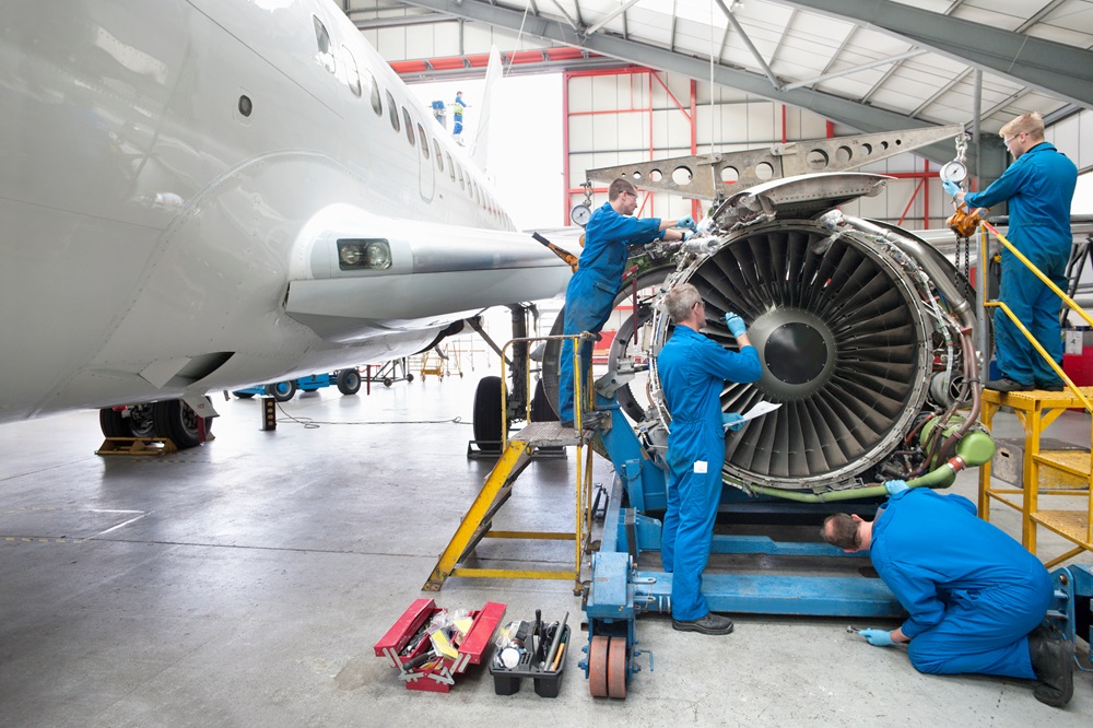 Is there a future in an aircraft mechanic career?