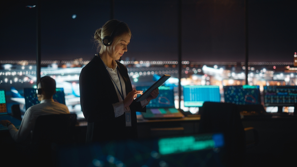 pros-cons-air-traffic-controller-career