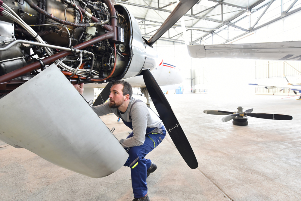 what-is-aircraft-technician-demand-long-term