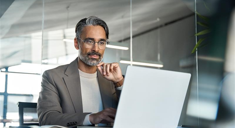 Should You Stay or Leave Your Aviation Job? 5 Factors to Consider Before Making a Move